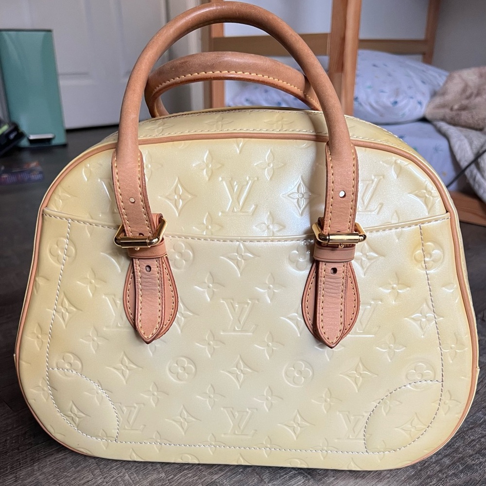 Authentic Louis Vuitton Summit Drive